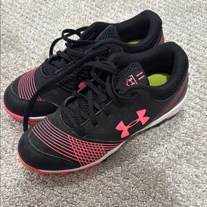 Under Armour Glyde Black and Pink Softball Shoes / Cleats Girls Size 2